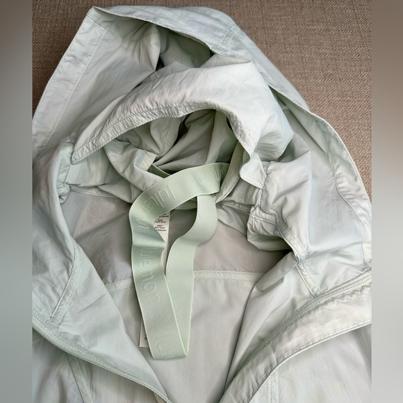 Lululemon Women's Lightweight Packable Jacket, Water-Repellent Windbreaker - Picture 13 of 16